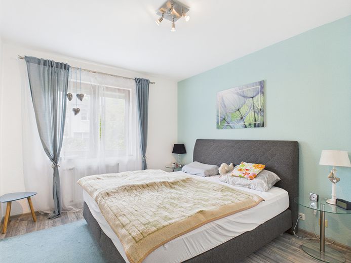 Helle Doppelhaushälfte mit Wintergarten und Einliegerwohnung in familienfreundlicher Lage – Foto 13