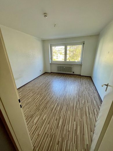 Helle 3-Zimmer-Wohnung mit Blick ins Grüne, überdachtem Balkon, Aufzug und TG in Nürnberg-Langwasser – Schlafzimmer 1