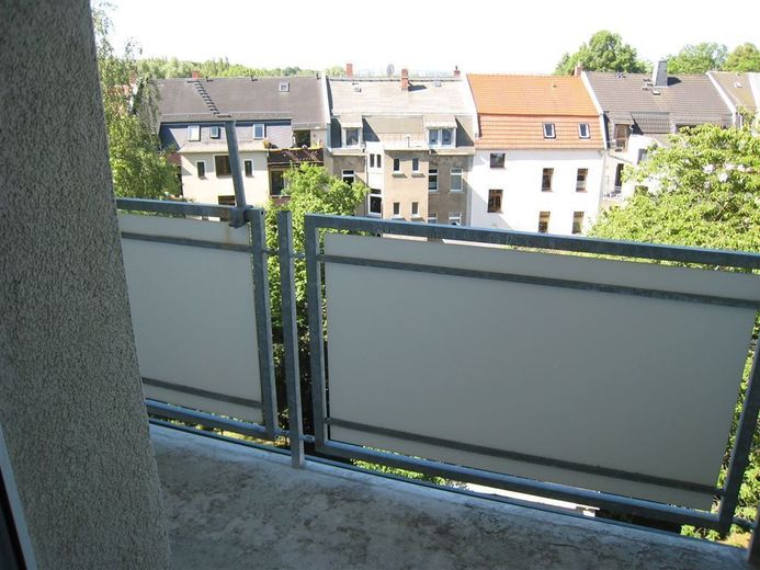 Großzügige 2-Zimmer mit Laminat, Wannenbad, SP und Balkon in ruhiger Lage! EBK mgl. – Foto grundrissgleiche Wohnung obendrüber