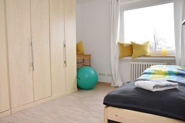 Commission-free 4-room apt., heating NEW, roof 2018 NEW! Parquet, high-quality fittings! – Schlafzimmer 3