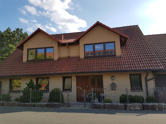 Einfamilienhaus in ruhiger Wohnlage mit Ausblick (Ohne Provision) – Haus Vorderseite