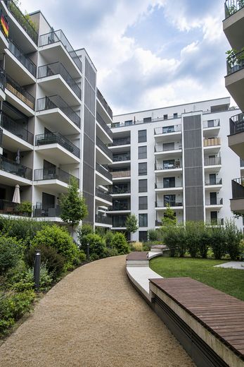 Appartamento di 2 locali come nuovo con grande terrazza – Francoforte Est – Innenhof