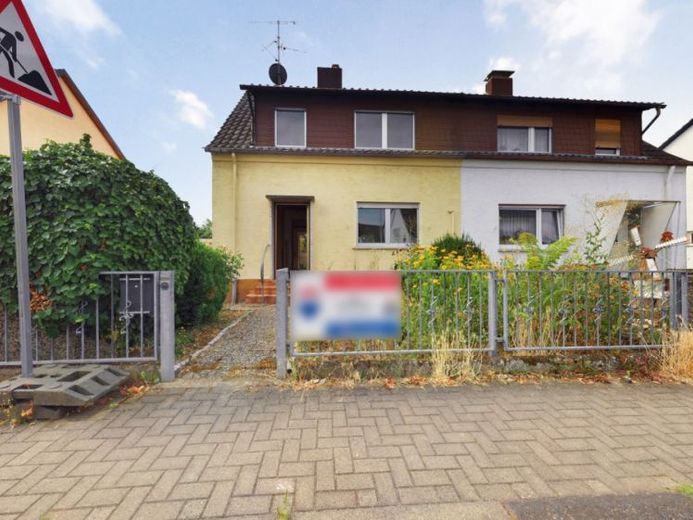 Doppelhaushälfte zurückgesetzt in einen Rohbau auf schönem Grundstück *Verkauf im Bieterverfahren* – फोटो 1