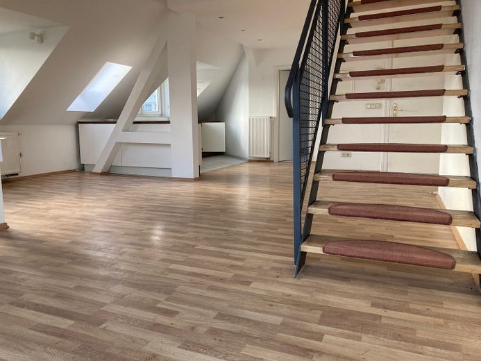Loftfeeling auf 2 Ebenen, außergewöhliche & lichtdurchflutete Galeriewohnung – Foto 13