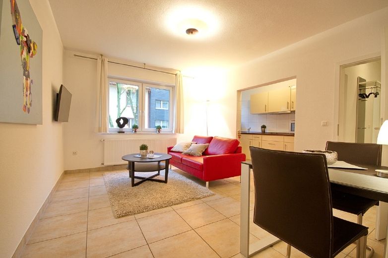Essen-Rüttenscheid: Helle, sehr modern und komplett möblierte Wohnung mit Gartennutzung, ruhige attraktive Lage, Highspeed-Internetzugang – 26f7c87c10ff3c7f560c3a6e4bb7b2219f7500d7.jpg