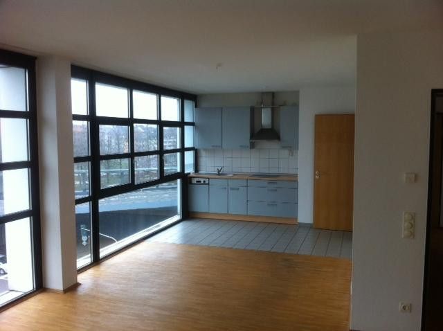 Hübsche geräumige komplett renovierte Etagenwohnung mit Blick auf den Rhein – Foto 3