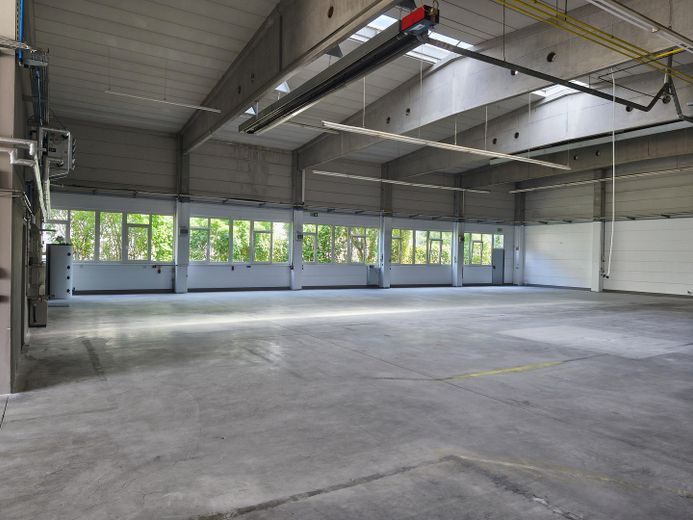 Gewerbehalle / Lagerhalle / Halle 624qm / Büro 247qm in 91126 Rednitzhembach – Hallenfläche mit Deckenheizung
