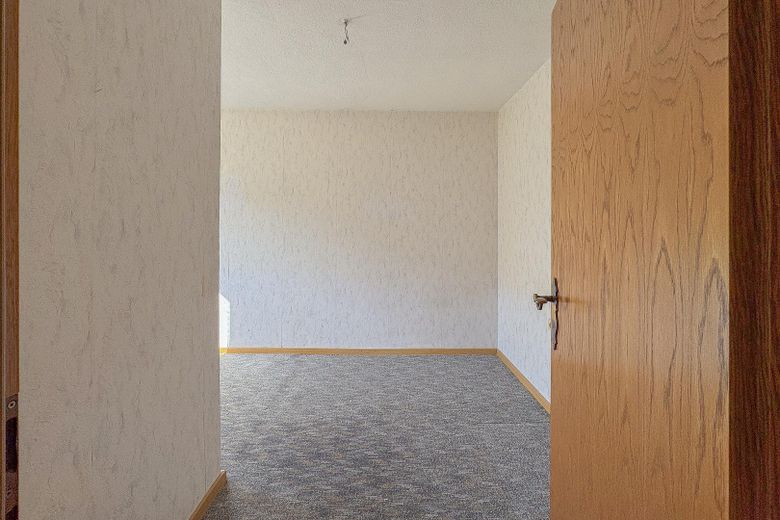 REIHENHAUS – DOPPELGARAGE – TERRASSE – GARTEN – RENOVIERUNGSBEDÜRFTIG – Kinderzimmer - 1. OG