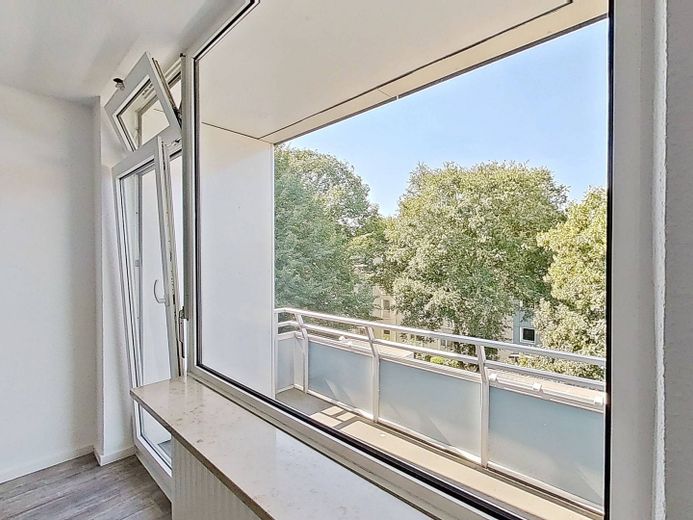 Schicke 3-Zimmer-Wohnung mit BALKON und EINBAUKÜCHE – Balkon