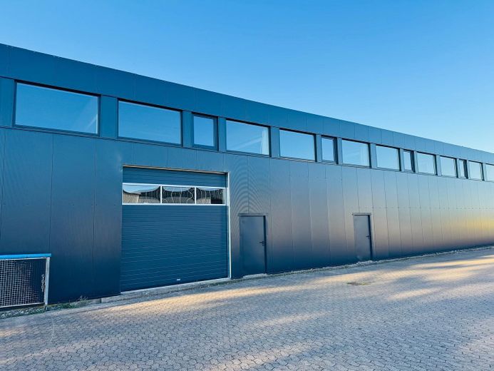 Бад-Нендорф, складские помещения площадью от 300 м² до 1.200 м², от 3 €/м² – Фото 1