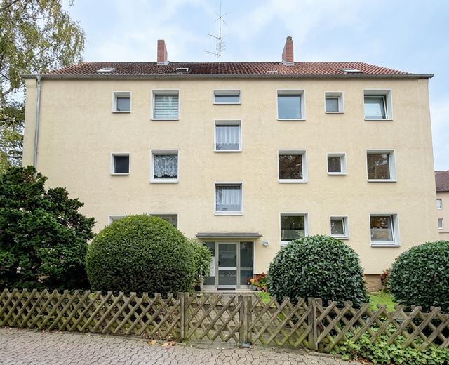 Wunderschöne 3-Zimmer-Eigentumswohnung mit Garage – Hausansicht 1