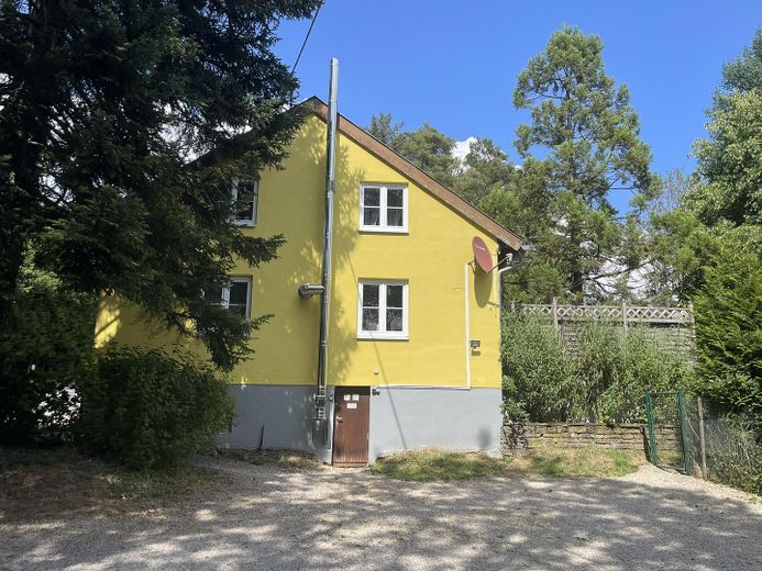 Haus in Alleinlage mit großem Grundstück und 2 Wohnungen – फोटो 3