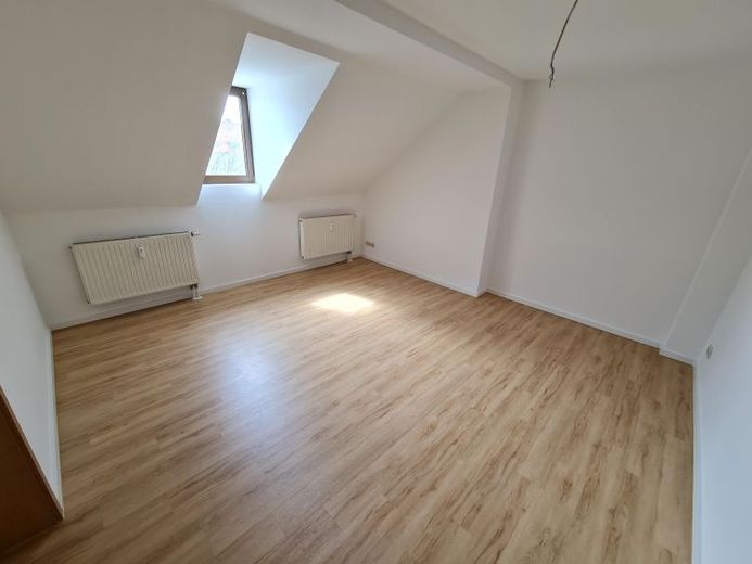 + + + 2,0-Zimmerwohnung mit Einbauküche und Designbelag + + + – Foto 1