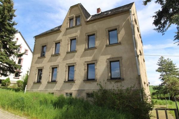 Massives, leerstehendes Mehrfamilienhaus in schöner Lage
