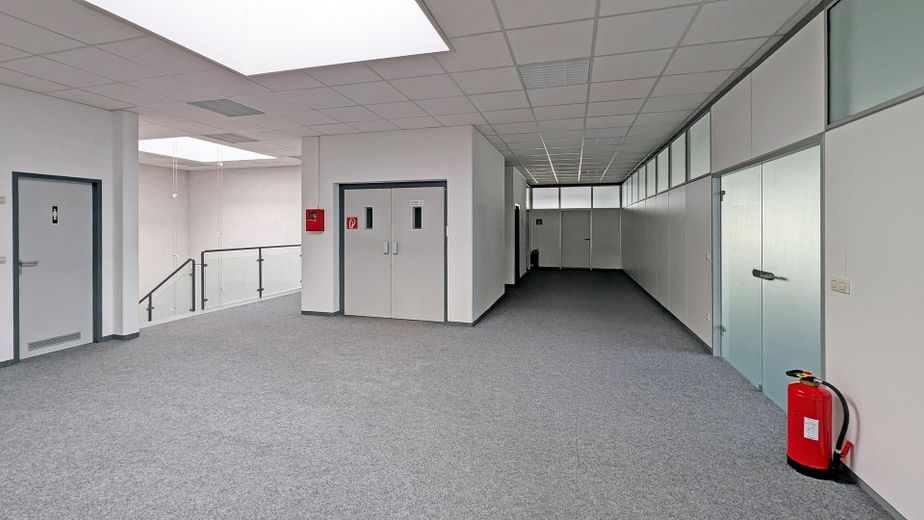 OG_Flur mit Lastenaufzug