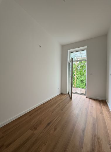 Küche mit Balkonzugang 