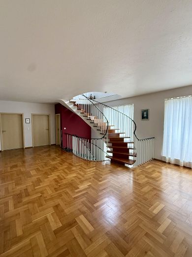 Modernes EFH mit Einliegerwohnung & Traumgarten | Provisionsfrei & bezugsbereit – 1. OG Flur