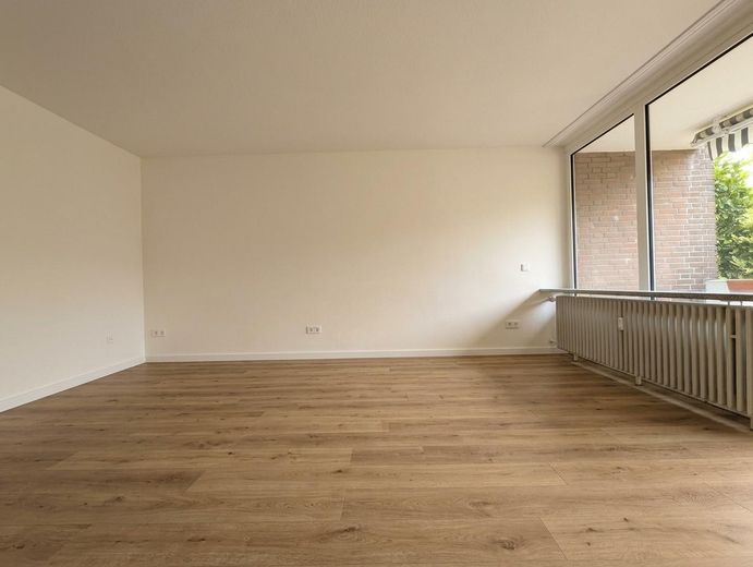 Pierwsze zamieszkanie po generalnym remoncie! Zmodernizowane 3-pokojowe mieszkanie na parterze z balkonem w Fischeln – Wohnzimmer