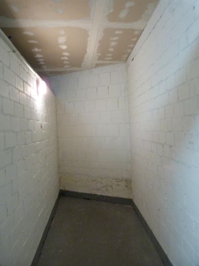 3-Zimmer Wohnung in Neuss befristet für 24 Monate zu vermieten – Kellerverschlag