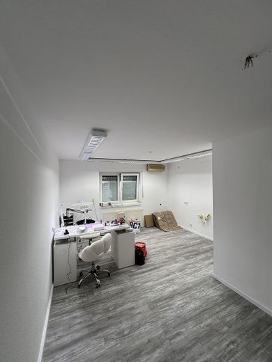 3 separate Gewerbeeinheiten ideal für Kosmetikstudio, Friseurladen, Massagesalon usw. – Studio ohne Terasse