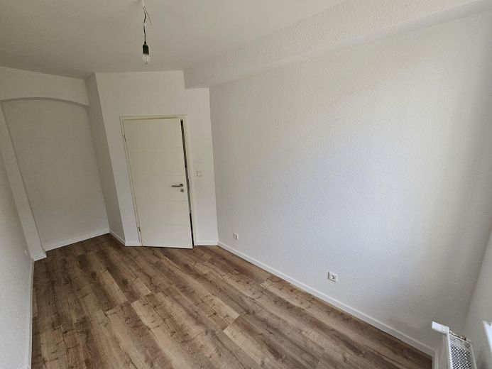 Stilvolle 2-Zimmer-Wohnung mit Regendusche, Badewanne & hochwertiger Ausstattung in Bernau – Schlafzimmer