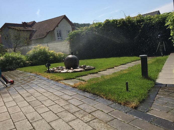 Nußloch, Singlewohnung, Alter Berg, Hanglage, 2 ZKB, große Terrasse – Rasen wird überarbeitet