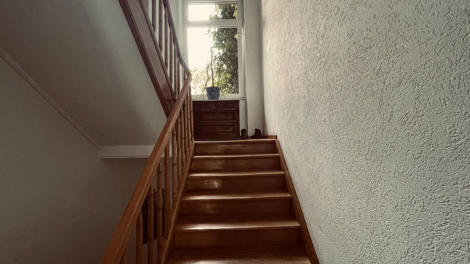 Helle Maisonettewohnung in Frankfurt am Main – Bornheim – Treppenhaus