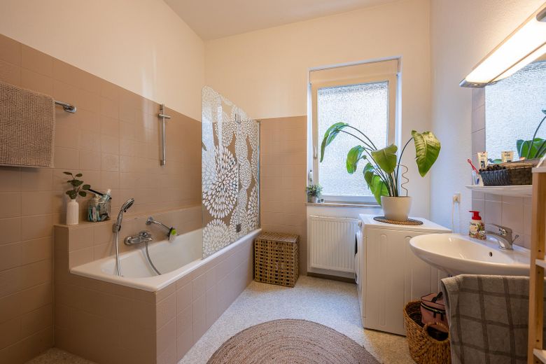 Provisionsfrei! Vermietete 2-Zimmer-Erdgeschosswohnung (68,5 m²) in zentraler Lage von Baden-Baden – Bad