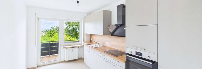 Rzadkość na Kuhbergu: 5 pokoi, duży taras, balkon i nowa kuchnia w zabudowie