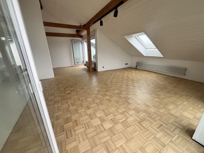 Moderno apartamento de 3,5 habitaciones con terraza en Römerberg-Mechtersheim – Wohn- Esszimmer