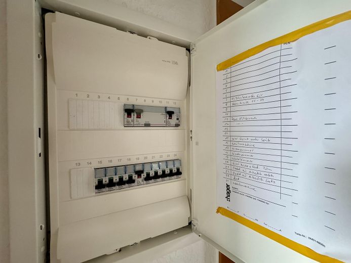 Harika konumda yenilenmiş 3,5 odalı daire - taşın ve rahat et – Neue Elektrik