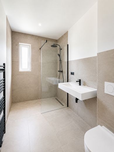  Bad mit Walk-in-Dusche