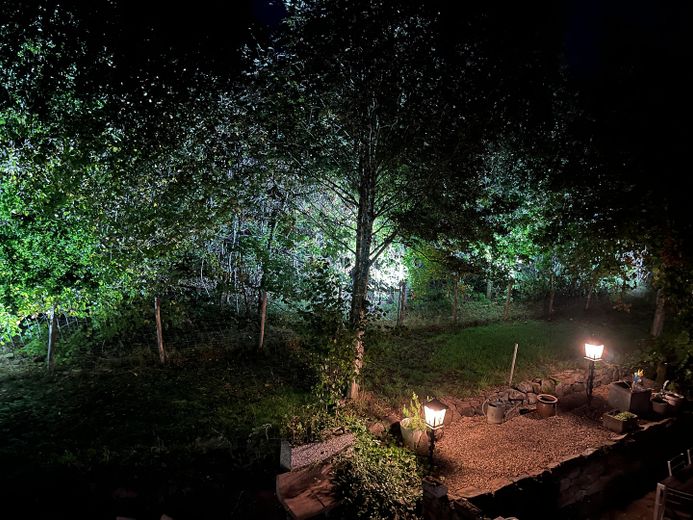 Fereinhaus Anwesen in exponierter Aussichtslage auf einem Höhenzug nahe Nürburgring provisionsfrei – Innenhof 
