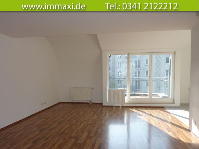 MAISONETTE IM DACHGESCHOSS + 2,5 RAUM VERMIETET + 2 TIEFGARAGENPLÄTZE – Wohnbereich (2)