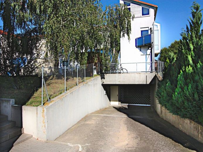 Im Winter eisfrei und im Sommer kühl: Tiefgaragenstellplatz in gepflegter Wohnanlage – Foto 1