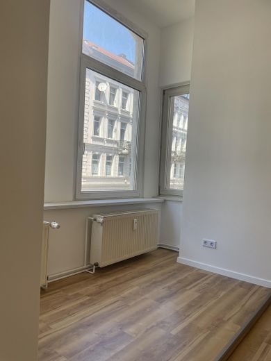 Kernsanierte Fünfzimmerwohnung mit 141 Quadratmetern Wohnfläche in der Innenstadt – Erker