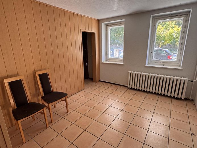 Top Sichtbarkeit: Gewerbe (2.021 m²) mit Wohnpotenzial für Handel, Büro, Praxis & Werkstatt – Eingangsbereich Flur/Büro 1