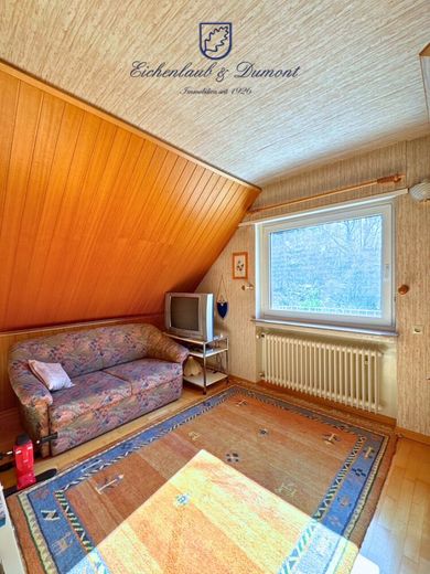 Freistehendes 1-2 Familienhaus in zentrums-und naturnaher Lage, sofort nutzbar – Gästezimmer OG