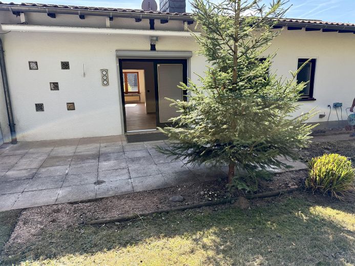 Vivienda en casa unifamiliar renovada con acceso a zonas verdes, garaje y caseta de jardín – Foto 19