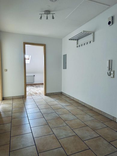Appartement 4 pièces avec cuisine et garage à Coblence-Sud – Flur