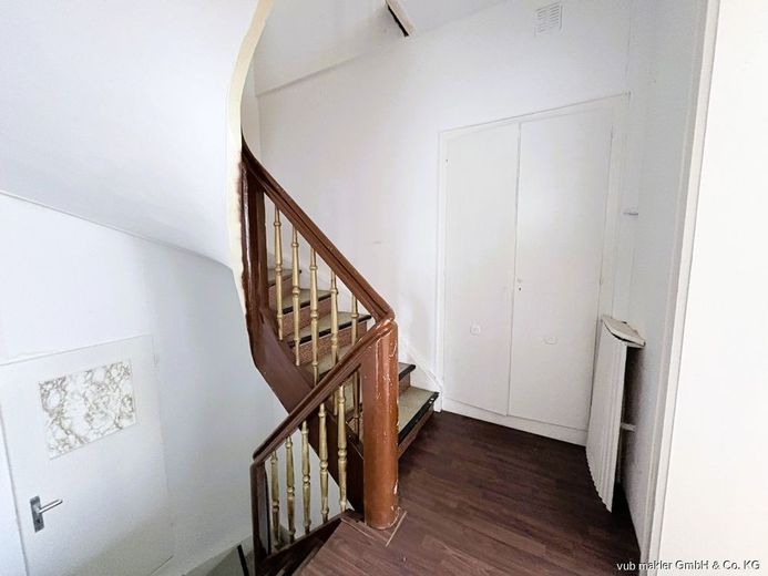 Zweifamilienhaus in Rehau mit großzügiger Wohnfläche und vielseitiger Nutzung – VUB0002431-9
