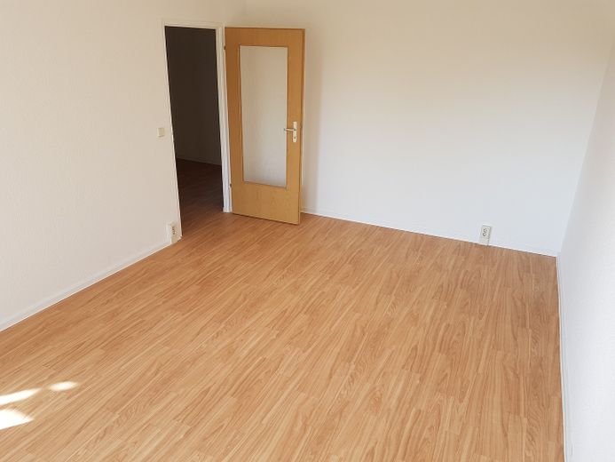 großes helles Wohnzimmer