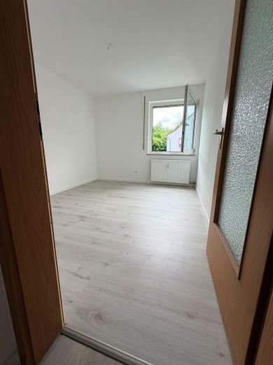 Moderno appartamento di 3 locali con balcone, cucina componibile e posto auto a Weinsberg – Photo 8