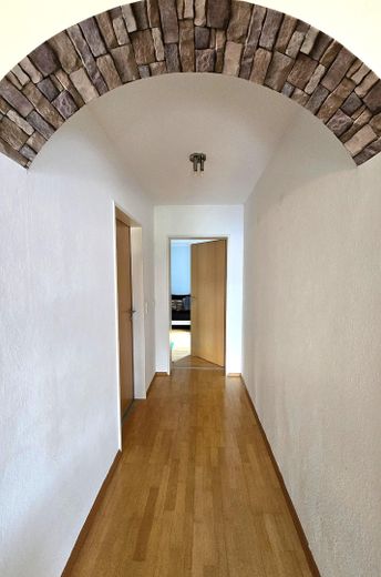 Placement financier avec perspectives – 2 logements loués + parking souterrain | 135 m² | 17.640 € de loyer annuel hors charges – 3,5-Zi.WHG - Flur