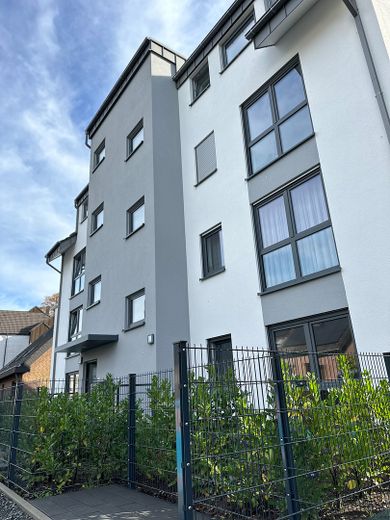 Appartamento di 3 locali disponibile subito con grande terrazza a sud e giardino – Straßenfront
