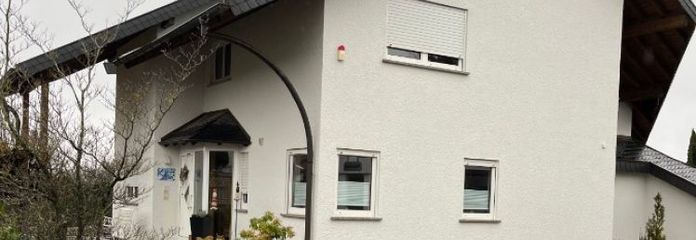 Freistehendes Einfamilienhaus aus dem Jahr 1993 mit kleinem Grundstück