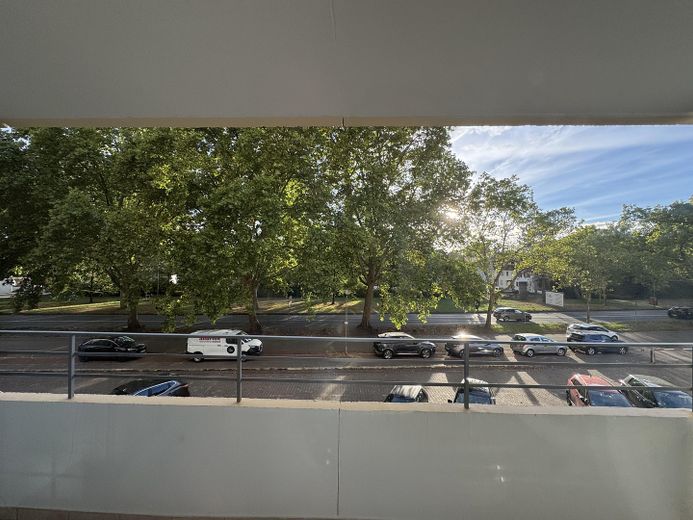 Kernsanierte 1-Zimmer-Wohnung mit Balkon, 47 m², 2. OG in Frankenthal – Blick vom Balkon Wohn-Seite