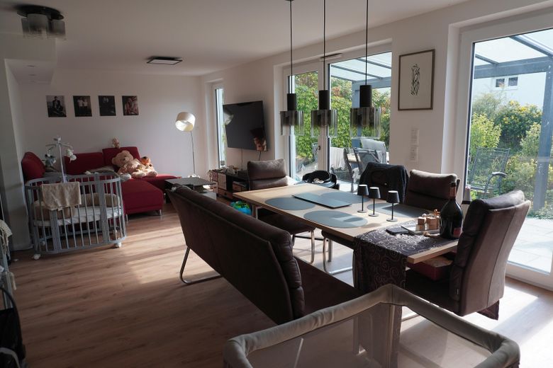 Ampio appartamento di 2 locali con terrazza – Wohnen & Essen