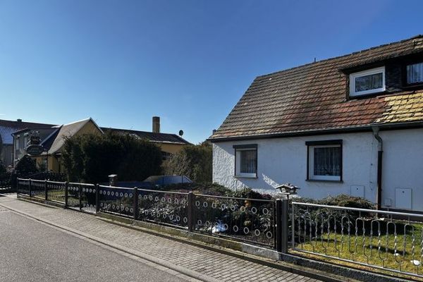 Uwaga, okazja: bliźniak w popularnej lokalizacji osiedlowej z działką o powierzchni 840 m²