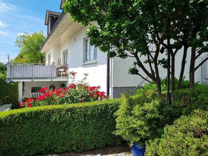 STA - Top san.  ZFH/EFH m. 106 m²- DG-Whg. + sep. Gebäude in  1A-Lage, Weitbl., 3er Gge. – O-N-Ansicht u. 2. Garten
